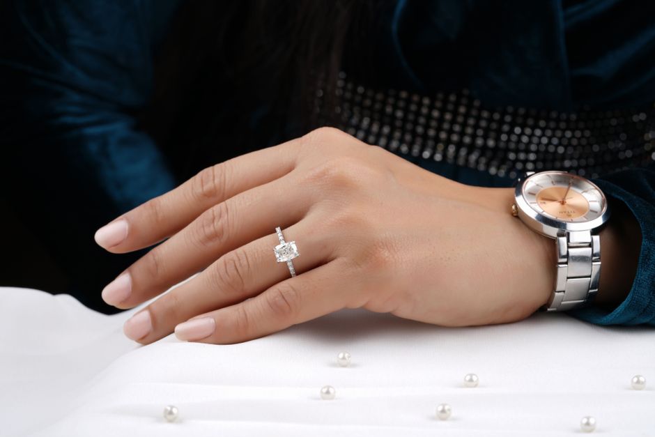 The Oval Solitaire: How to Choose the Perfect Elongated Diamond Ring