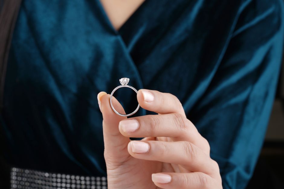 How to Buy a 1 Carat Round Diamond Without Going Broke