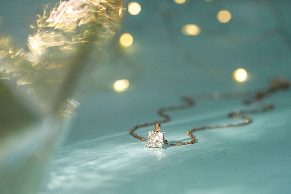 The Best Lab Grown Diamond Necklaces Ranked by Style and Value
