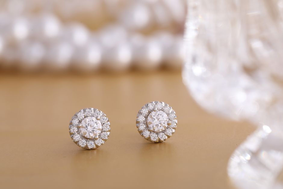 The Ultimate Guide to Comparing Diamond Earring Styles