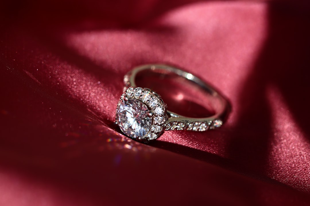 Carat Weight Demystified: What is the Average Engagement Ring Carat?