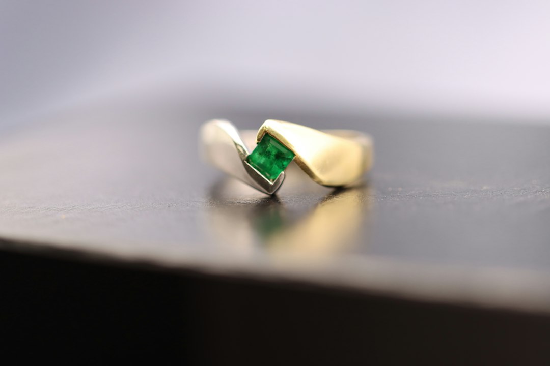 How to Buy a Stunning 1 Carat Emerald Without Breaking the Bank