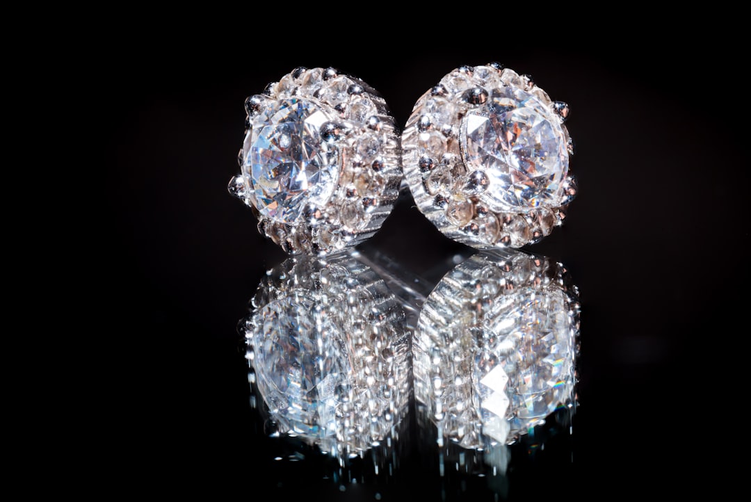 Sparkle Smart and Buy the Perfect 1 Carat Diamond Earrings