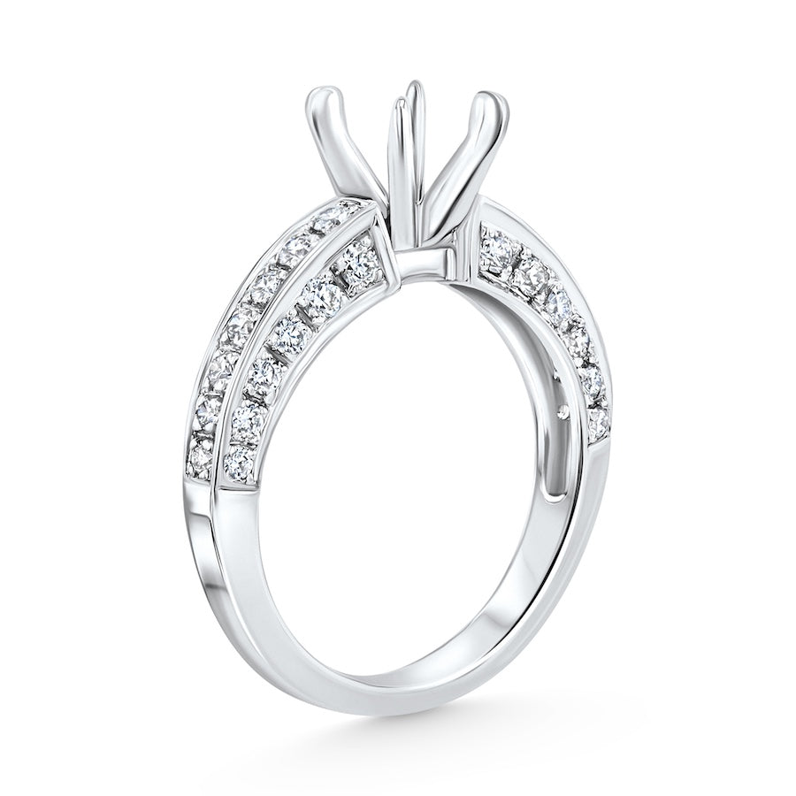 4-Prong diamond engagement ring mounting is made in platinum