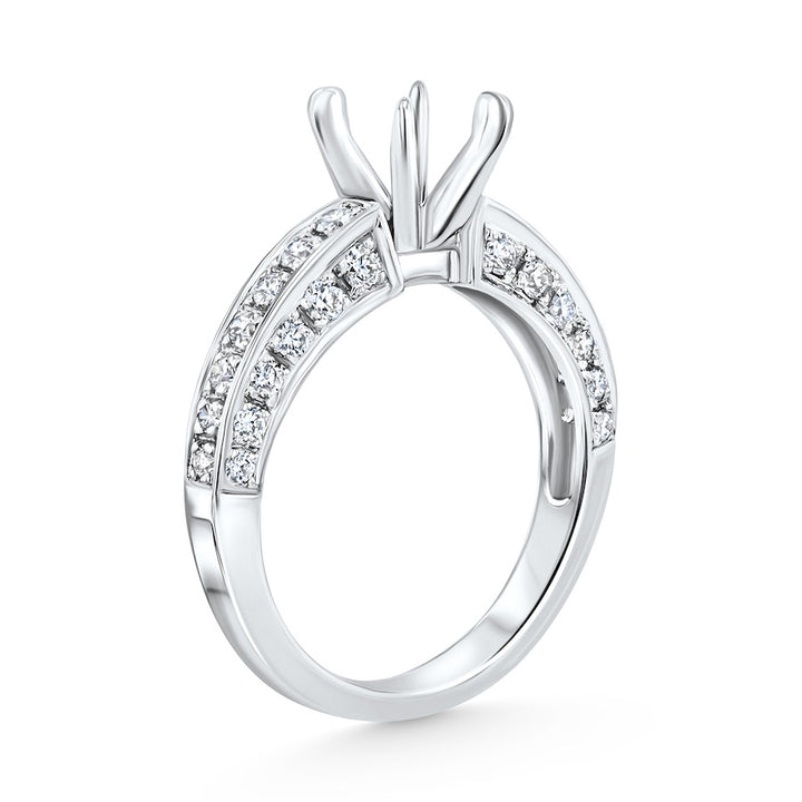 4-Prong diamond engagement ring mounting is made in platinum