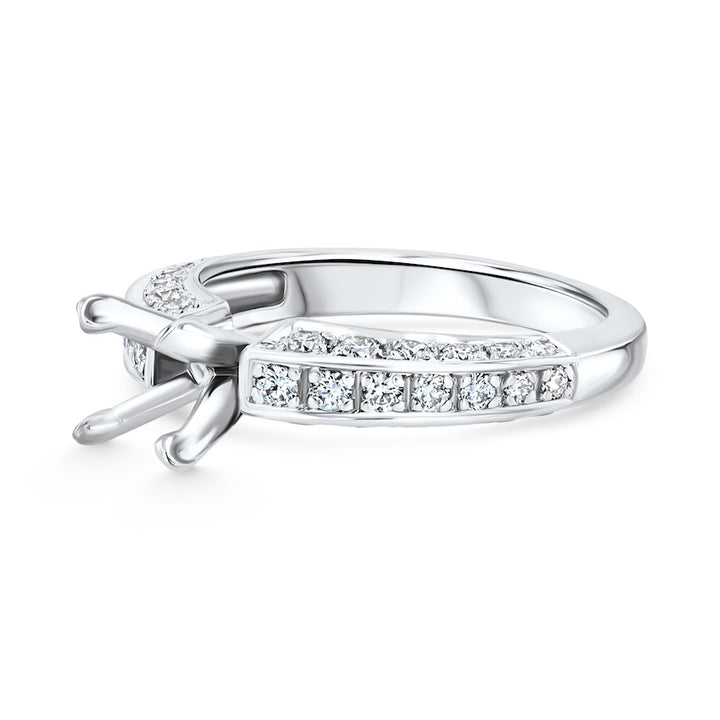 4-Prong diamond engagement ring mounting is made in platinum