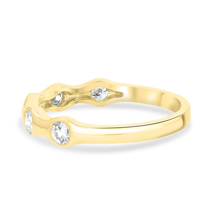 18kt Yellow Gold Wavy Diamond Wedding Band – 0.40ct