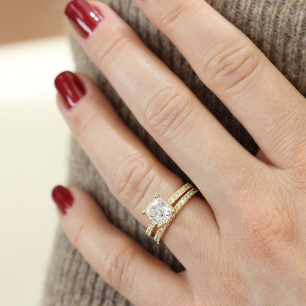 14kt Yellow Gold Prong-Set Diamond Wedding Band